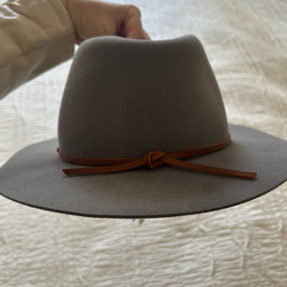 Brixton felt hat. Sleek and classy. NWT
